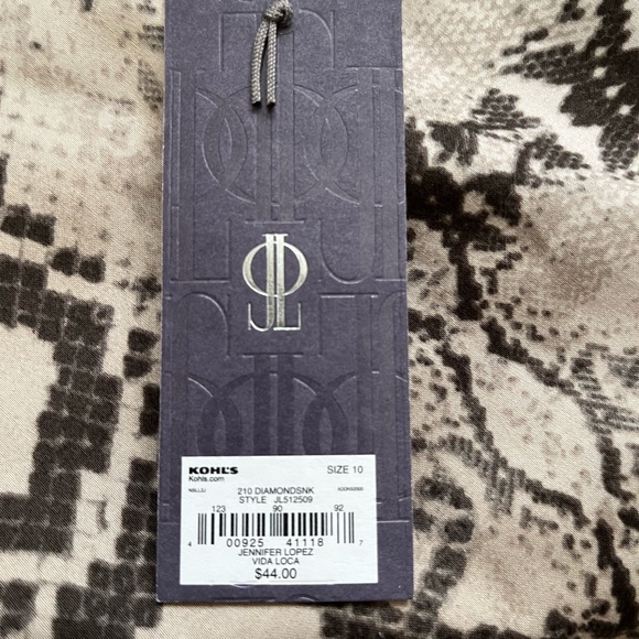 NWT python, print Jennifer Lopez shorts - Picture 4 of 5